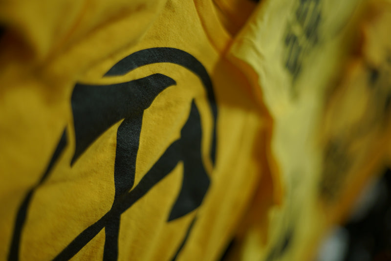 T-shirt pour enfants/ados "Logo haches" jaune - Rouge Pompier