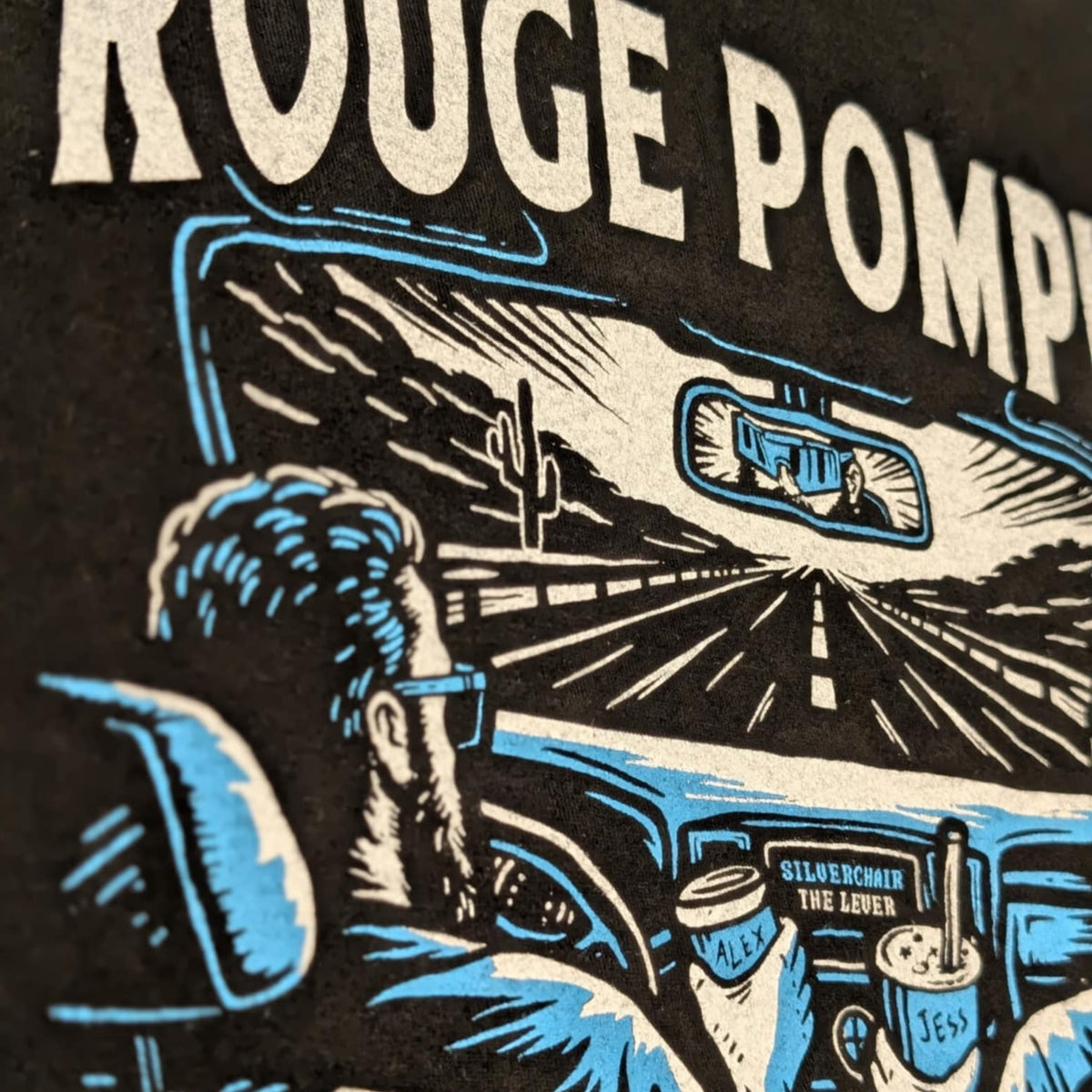 T-Shirt Rouge Pompier : Roadtrip dans un chat