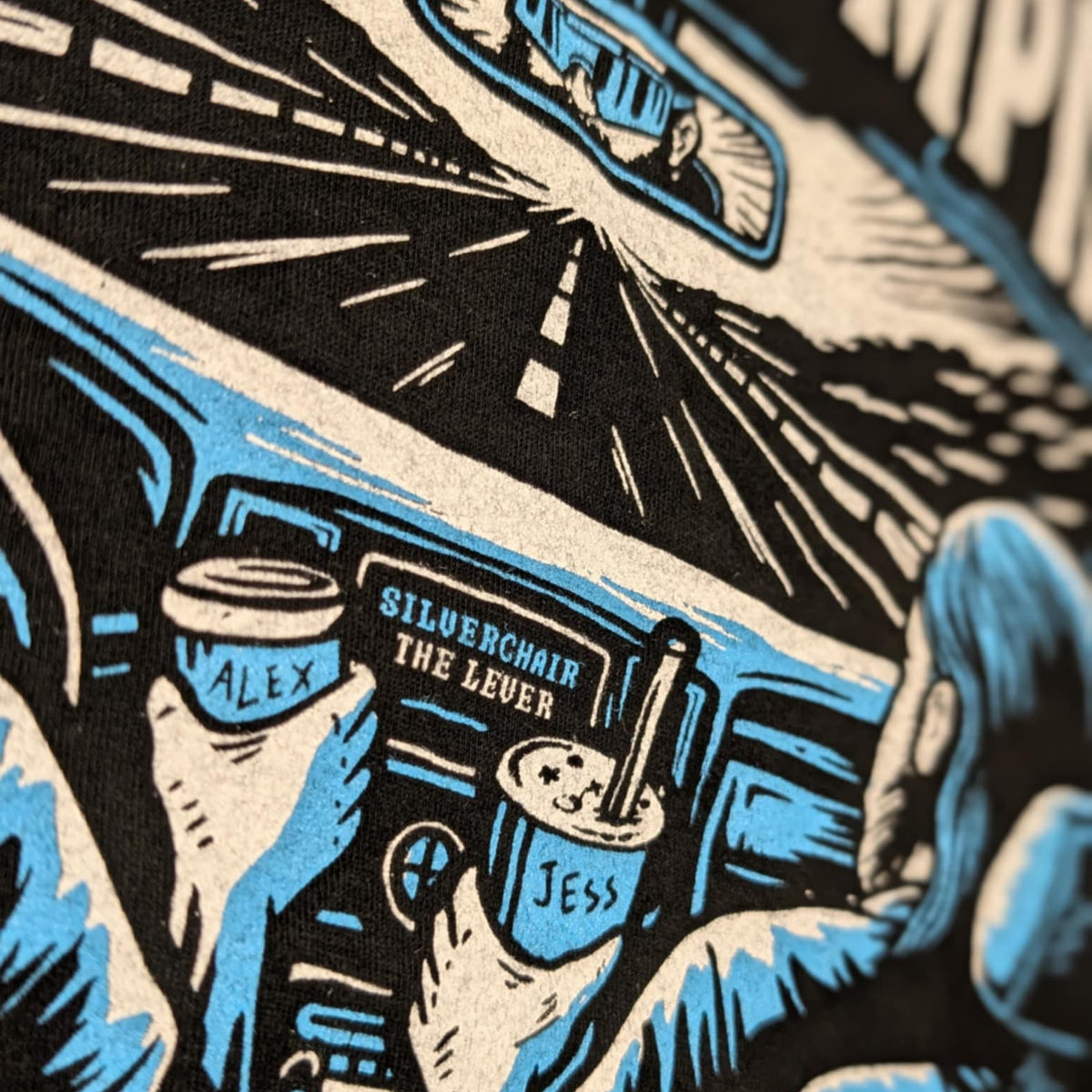 T-Shirt Rouge Pompier : Roadtrip dans un chat