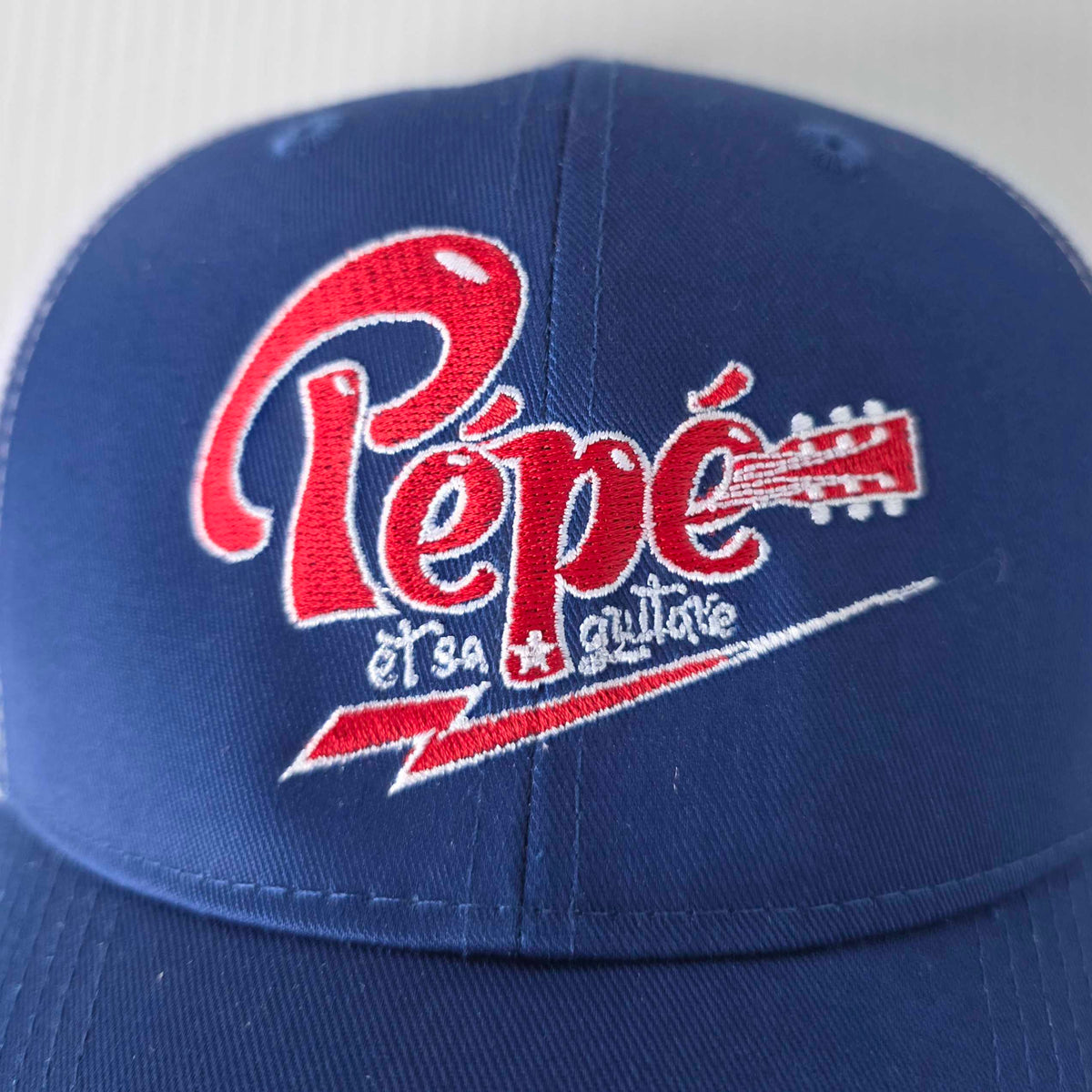Blue/white hat "Embroidered Logo" - Pépé et sa guitare