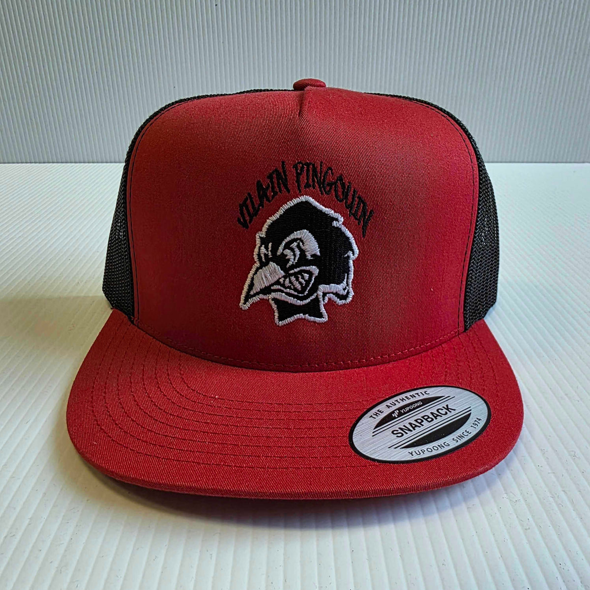 Casquette rouge ''logo brodé'' - Vilain Pingouin
