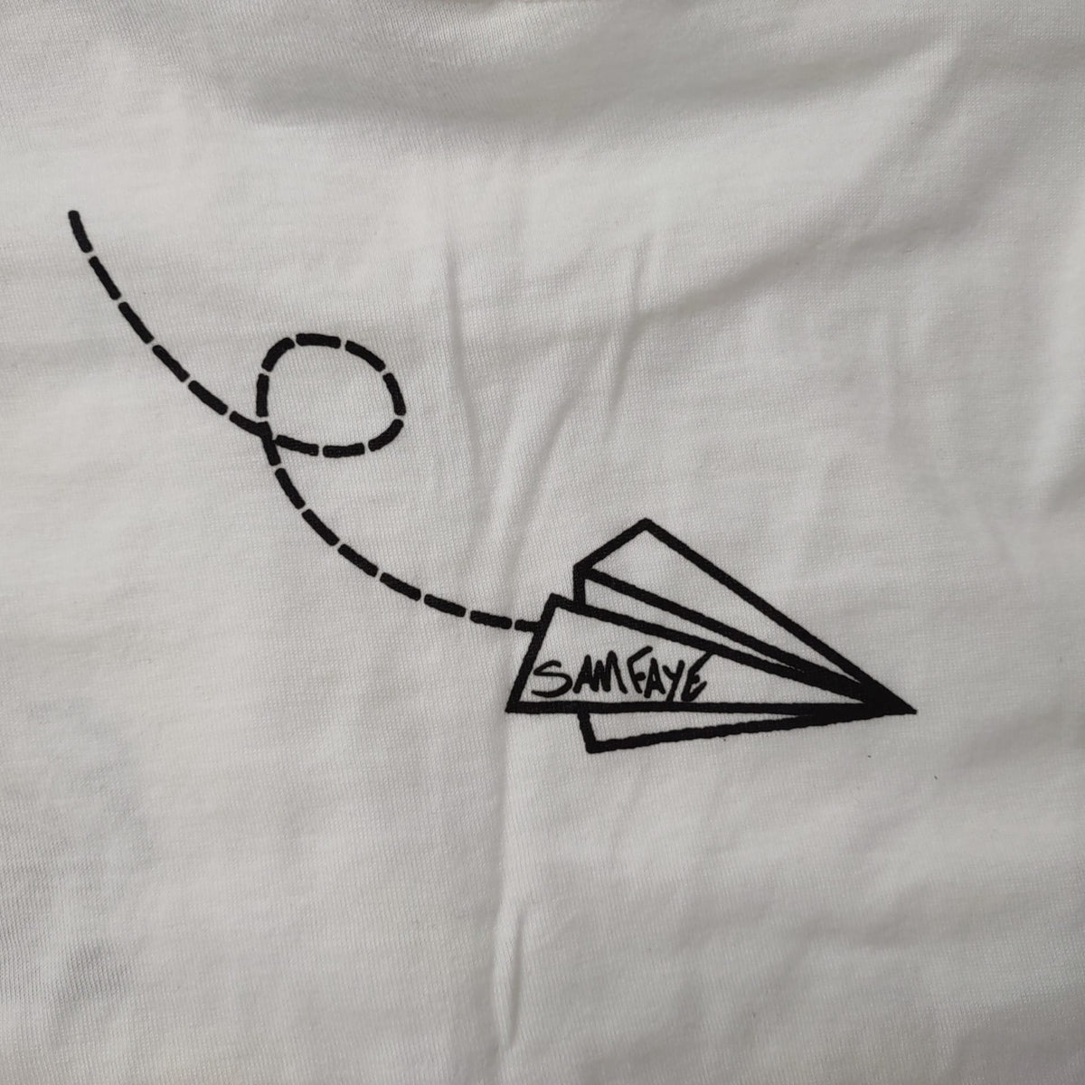 sam faye t-shirt blanc close up 1
